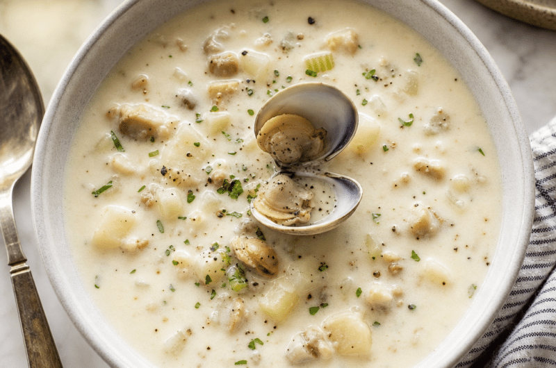 Clam Chowder 101: The Complete Guide to America's Favorite Seafood Soup 2 Clam Chowder 101: The Complete Guide to America's Favorite Seafood Soup
